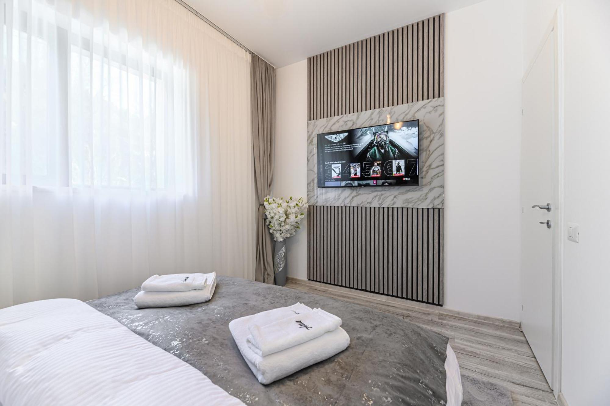 Ama Garden Apartment Буштени Экстерьер фото